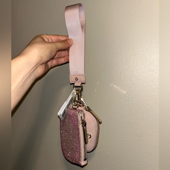 NWT lululemon dual pouch wristlet - Picture 2 of 4